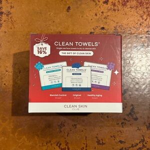 NWT Clean Skin Club Towels Holiday Gift Set